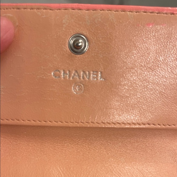 CHANEL Coral Floral Embossed Wallet - Picture 2 of 10